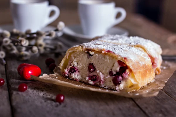 Strudel veya pasta peynir ile 