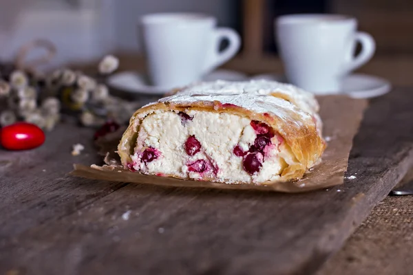 Strudel veya pasta ile kızılcık