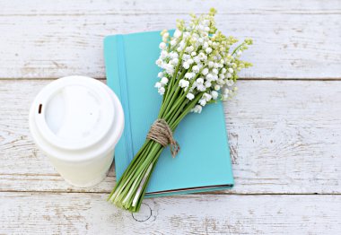  bir bardak kahve ve valle Zambakları