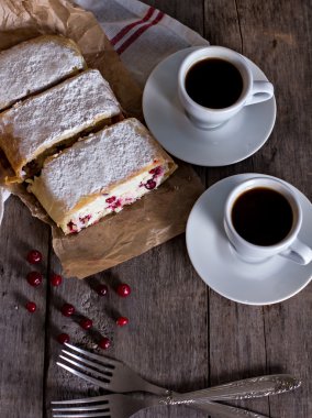Strudel veya pasta ile kızılcık