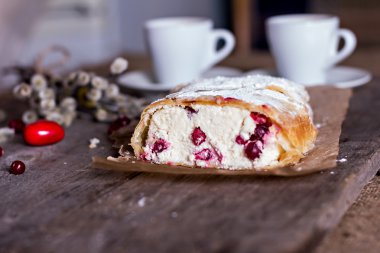 Strudel veya pasta ile kızılcık