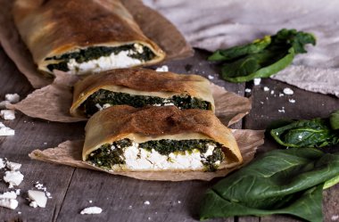 Pasta veya ıspanaklı turta