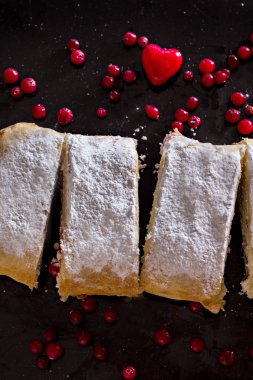 Strudel veya pasta ile kızılcık