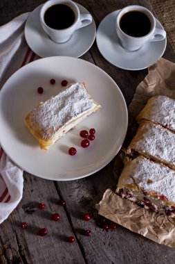 Strudel veya pasta peynir ile