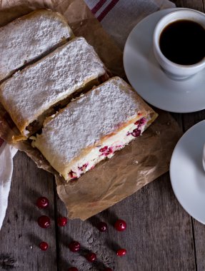Strudel veya pasta peynir ile