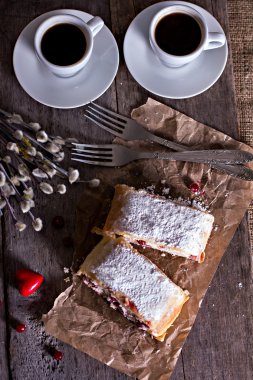 Strudel veya pasta peynir ile