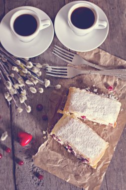 Strudel veya pasta peynir ile
