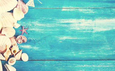 eski mavi ahşap kurullarında kabukları