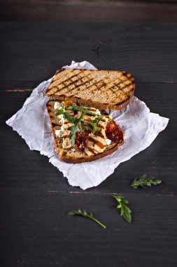 Izgara tavuk sandviç