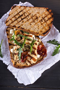 Izgara tavuk sandviç