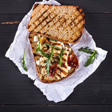 Izgara tavuk sandviç