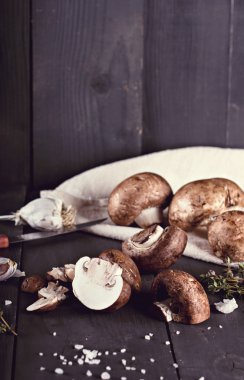 Baharat ile taze mantar