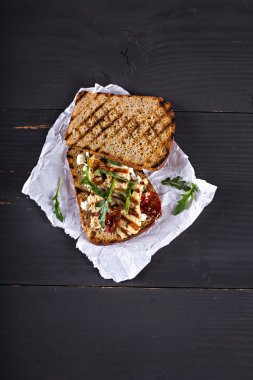 Izgara tavuk sandviç