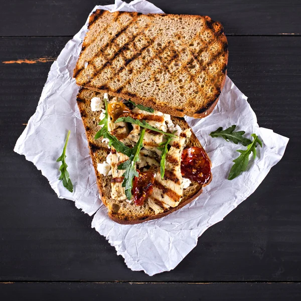 Izgara tavuk sandviç