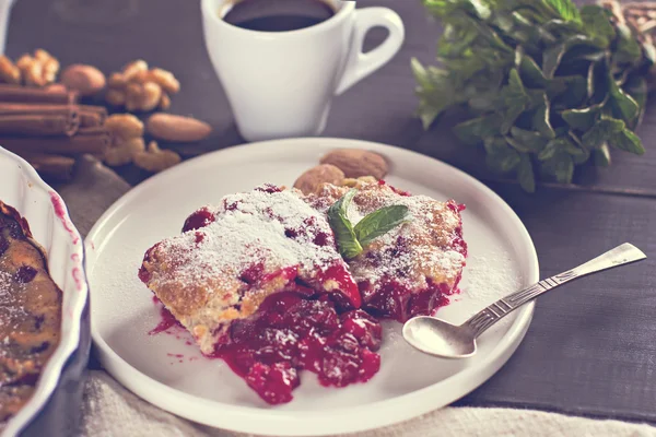 Cherry pie and a cup of coffee. — Stock Photo, Image