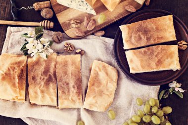 Peynirli börek, peynirli turta