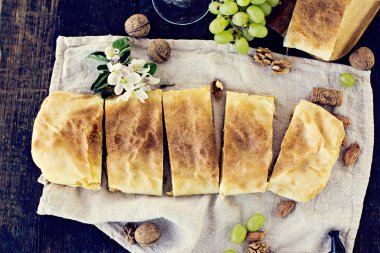 Peynirli börek, peynirli turta