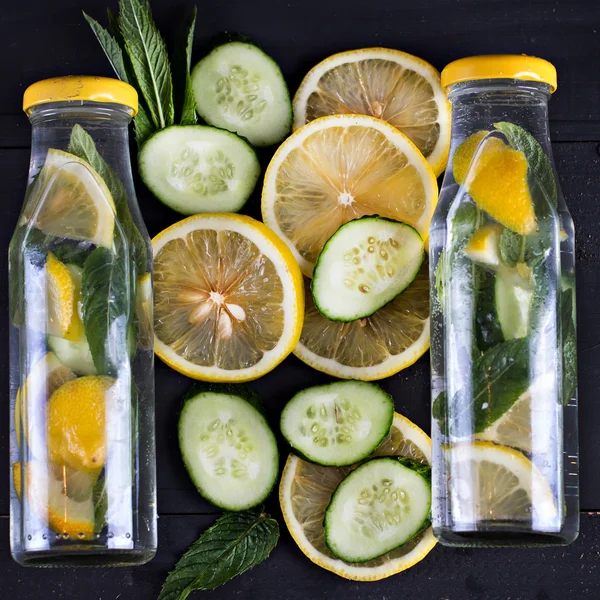 Water bottle with lemon — Stock Photo, Image