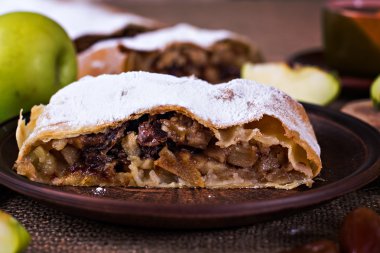Apple strudel, elmalı turta 