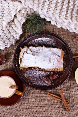 Bir fincan kahve, tarçın, kek