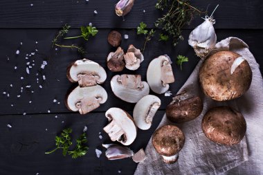 Baharat ile taze mantar