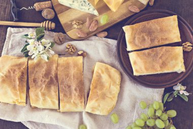 Peynirli börek, peynirli turta