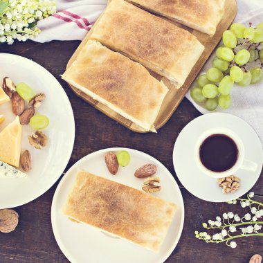 Peynirli börek, peynirli turta