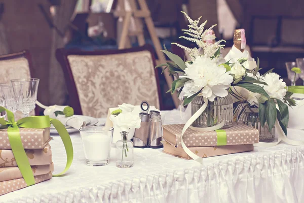 Boeket van witte bloemen — Stockfoto