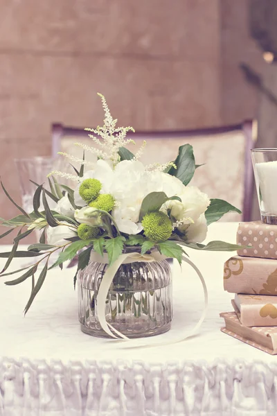 Bouquet di fiori bianchi — Foto Stock