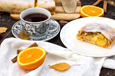 Strudel muhallebi ve turuncu ile