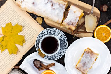 Strudel muhallebi ve turuncu ile
