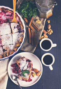 Kirazlı turta ve kahve