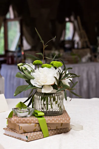 Ramo de flores blancas — Foto de Stock