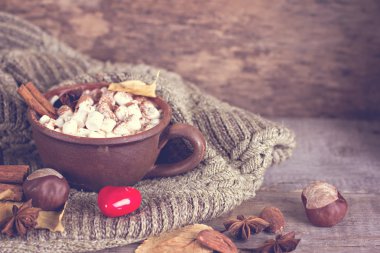 Şekerlemeli sıcak kakao.