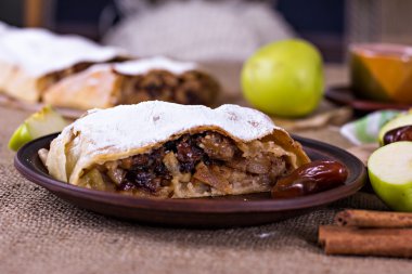 Apple strudel, elmalı turta