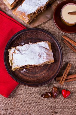 Apple strudel, elmalı turta