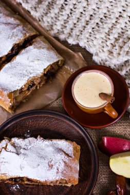 Apple strudel, elmalı turta
