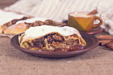 Apple strudel, elmalı turta