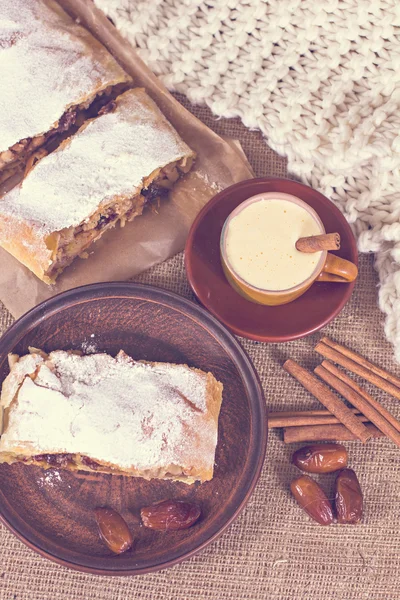 Apple strudel, apple pie — Stock Photo, Image