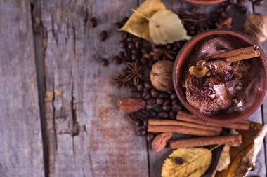 çikolatalı dondurma.