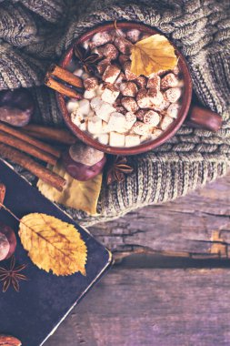 Şekerlemeli sıcak kakao.