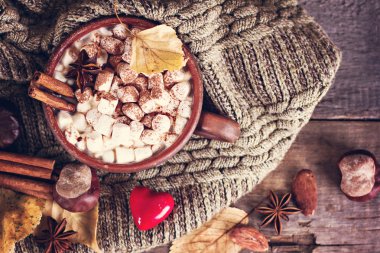 Şekerlemeli sıcak kakao.