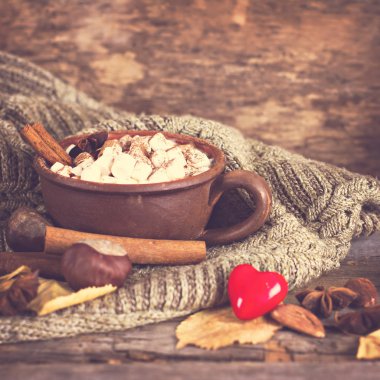 Şekerlemeli sıcak kakao.