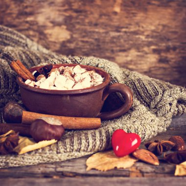 Şekerlemeli sıcak kakao.