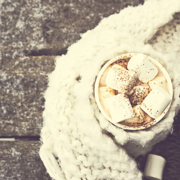 Eine Tasse warmen Kakao mit Marshmallows — Stockfoto