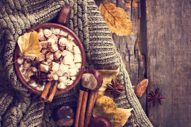 Şekerlemeli sıcak kakao.