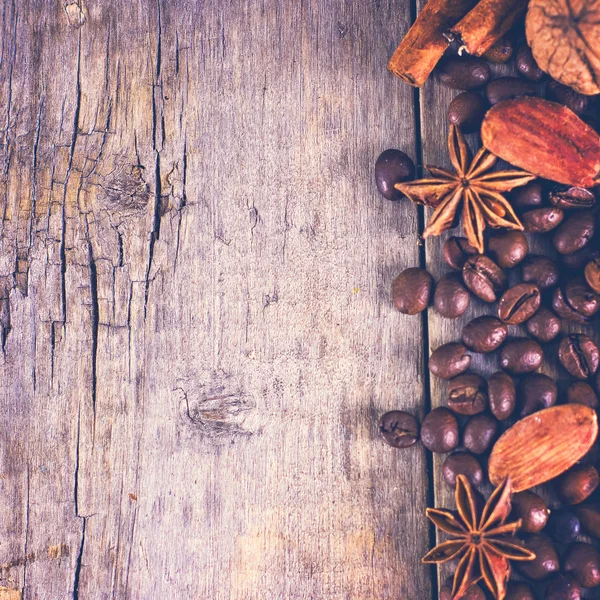 Koffie bonen met kruiden — Stockfoto