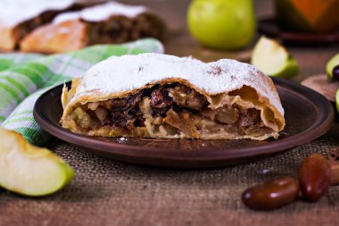 Apple strudel, elmalı turta