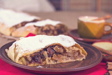Apple strudel, elmalı turta