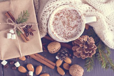 Şekerlemeli sıcak kakao.